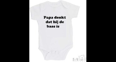 Soft Touch Romper "Papa denkt dat hij de baas is... Dat is zo schattig!" Unisex Katoen Wit/zwart Maat 56/62