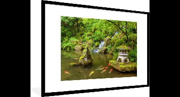 PosterMonkey - Poster - Fotolijst - Waterval - Koi - Japanse lantaarn - Mos - Water - Natuur - Posterlijst - 90x60 cm - Poster met lijst - Poster Japan - Foto lijst - Woondecoratie