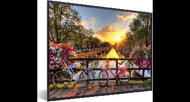 PosterMonkey - Poster - Fotolijst - Amsterdam - Fiets - Bloemen - Zon - Roze - Kader - 40x30 cm - Posters - Muurdecoratie - Poster met lijst - Kamerdecoratie