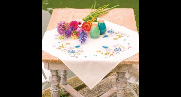 Vervaco - Tafelkleed kit Stylish Florals - PN-0222440 - Borduren - Borduurpakket - Borduurpakket volwassenen - Borduurpakket kind