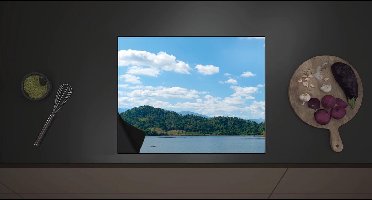 Inductieplaat Beschermer - Schapenwolken boven Groene Bergen aan het Water - 60x52 cm - 2 mm Dik - Inductie Beschermer met zwarte kern