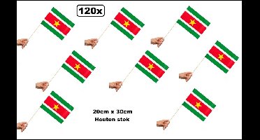 120x Zwaaivlaggetjes op houten stok Suriname 20cm x 30cm - Luxe zwaai vlaggetjes thema feest voetbal festival uitdeel landen