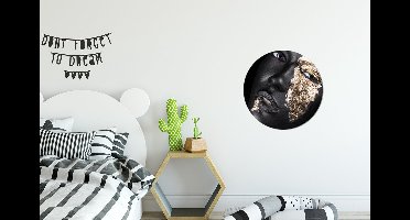 WallCircle - Muurstickers - Behangcirkel - Vrouw - Goud - Zwart - Verf - Luxe - ⌀ 30 cm - Muurcirkel - Zelfklevend - Ronde Behangsticker