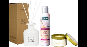 My Flame Cadeauset Cheers Geurstokjes & Kneipp Soft Skin - MyFlame Geurstokjes Cheers - Kneipp Shower Foam Soft Skin - MyFlame Kaarsje Content: Hugs