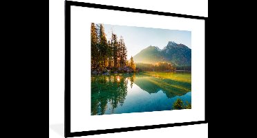 PosterMonkey - Fotolijst - Poster - Meer - Water - Groen - Bergen - Boom - Posterlijst - Frame - 80x60 cm - Muurdecoratie woonkamer - Poster natuur - Foto in lijst - Posterlijst - Kerstversiering - Kerstdecoratie voor binnen - Kerstmis