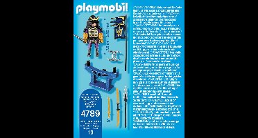 Aziatische krijger met wapenarsenaal / Samouraï avec katana et arsenal