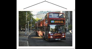 Schoolplaat - Een dubbeldekker bus in New York - 150x100 cm - Textielposter Witte latten - Textiel poster