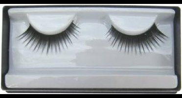 Wimpers zwart ingeknipt