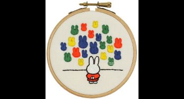 Pako compleet borduurpakket - Nijntje in het museum - Dick Bruna -geprinte stof - 196.001 - inclusief borduurring DIY kit