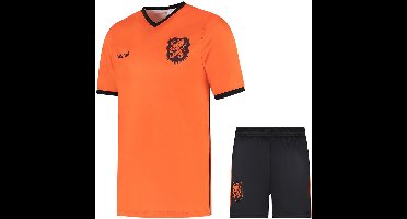 Nederlands Elftal Voetbaltenue - Oranje Shirt - WK 2026 - Voetbal Tenue Kinderen - Shirt en Broekje - Jongens en Meisjes - Volwassenen - Heren en Dames - Maat S