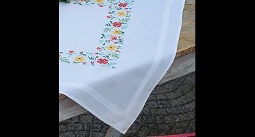 Vervaco - Tafelkleed kit - Frisse bloempjes - PN-0169697 - Borduren - Borduurpakket - Borduurpakket volwassenen - Borduurpakket kind