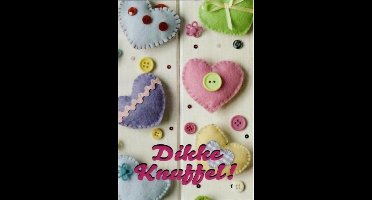 Dikke knuffel! Een leuke wenskaart met verschillende kleuren van hartjes en knopen. Een dubbele wenskaart inclusief envelop die te gebruiken is voor diverse gelegenheden.