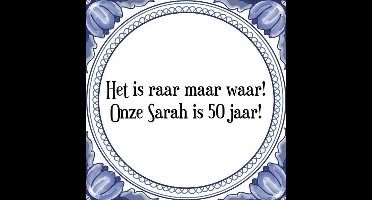 Tegeltje met Spreuk (50 jaar Sarah kado): Het is raar maar waar! Onze Sarah is 50 jaar! + Cadeau verpakking & Plakhanger