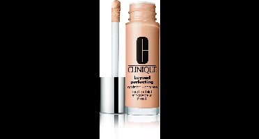 Clinique Beyond Perfecting Foundation + Concealer - 04 Cream Whip