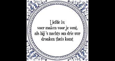 Tegeltje met Spreuk (Tegeltjeswijsheid): Liefde is; voer maken voor je vent, als hij 's nachts om drie uur dronken thuis komt + Kado verpakking & Plakhanger