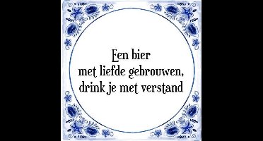 Tegeltje met Spreuk (Tegeltjeswijsheid): Een bier met liefde gebrouwen, drink je met verstand + Kado verpakking & Plakhanger