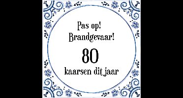Verjaardag Tegeltje met Spreuk (80 jaar: Pas op! brandgevaar! 80 kaarsen dit jaar! + cadeau verpakking & plakhanger