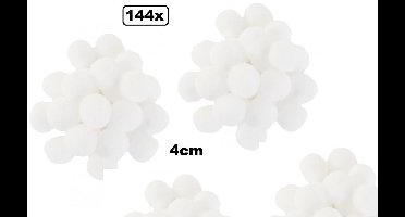144x Pom Pom 4 cm wit - decoratie materiaal thema feest kleding accessoires
