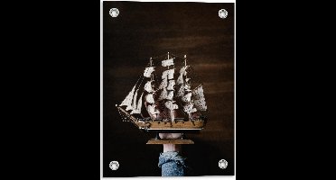 Tuinposter – Miniatuur Bootje - 30x40cm Foto op Tuinposter  (wanddecoratie voor buiten en binnen)