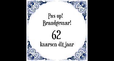 Verjaardag Tegeltje met Spreuk (62 jaar: Pas op! brandgevaar! 62 kaarsen dit jaar! + cadeau verpakking & plakhanger