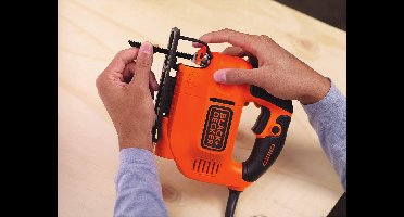 BLACK+DECKER 520W decoupeerzaag. rechte zaagsneden. bochten en 45° afschuinen. variabele snelheid - KS701EK-QS
