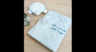 Groene babydeken met sterren en een maan geborduurd/Green baby blanket , stars and moon embroidered 95 x 120 cm