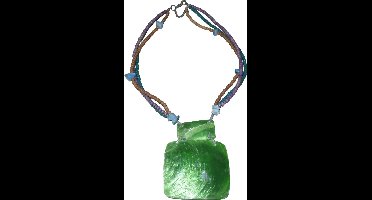 Kralen ketting diverse kleuren met groene schelp hanger