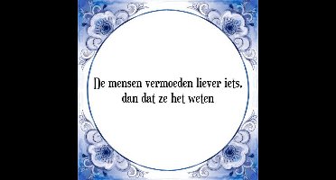 Tegeltje met Spreuk (Tegeltjeswijsheid): De mensen vermoeden liever iets, dan dat ze het weten + Kado verpakking & Plakhanger