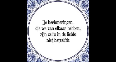 Tegeltje met Spreuk (Tegeltjeswijsheid): De herinneringen, die we van elkaar hebben, zijn zelfs in de liefde niet hetzelfde + Kado verpakking & Plakhanger