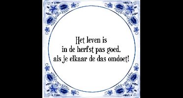 Tegeltje met Spreuk (Tegeltjeswijsheid): Het leven is in de herfst pas goed, als je elkaar de das omdoet! + Kado verpakking & Plakhanger