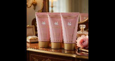 Gloria Vanderbilt Bodylotion – 3 x 100 ml in een transparant geschenktasje