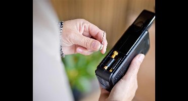 QLT Luchtcompressor met Opbergvak – Draadloze Mini Compressor met LED Drukindicator, SOS-Functie en Accessoires voor Auto, Fiets of Luchtbed