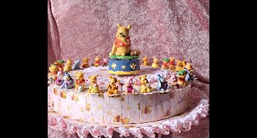 traktatie taart 32 doosjes roze met Winnie the Poeh & friends voor geboortefeest of babyshower uitdeel bedankje