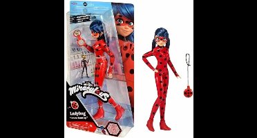 Bandai - Wonderbaarlijk lieveheersbeestje - Lieveheersbeestje gelede pop - Lieveheersbeestje met haar jojo in telefoonmodus - Kostuum met vinyleffect - Officieel gelicentieerd - 26 cm modepop - Speelgoed voor kinderen van 4 jaar en + - P50028