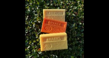 Set van 3 zepen - Ananas, Sinaasappel en Citroen - Savon de Marseille - Soap Bars - Natuurlijke olijfolie zeep - Franse zeep - 3 x 125 gram