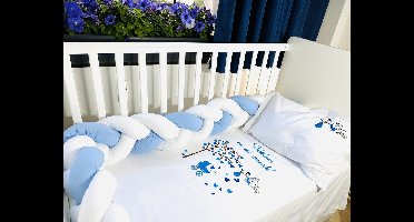 Wit-blauwe gevlochten wiegbumper van 120 cm /White-Blue Braided Crib Bumper 120 cm