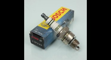 Bougie d'allumage Bosch pour Scooter Honda 50 Sh Scoopy 1996 à 2002 Neuf