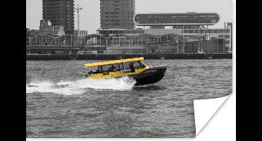 Poster Zwart-wit foto van een boot in het Nederlandse Rotterdam - 30x20 cm
