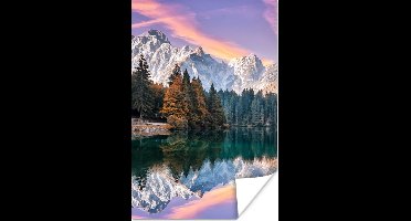 Poster Bergen - Bos - Water - Lucht - Roze - Paars - 20x30 cm - Kerstversiering - Kerstdecoratie voor binnen - Kerstmis
