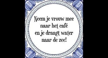 Tegeltje met Spreuk (Tegeltjeswijsheid): Neem je vrouw mee naar het caf� en je draagt water naar de zee! + Kado verpakking & Plakhanger