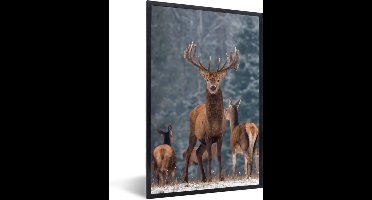 PosterMonkey - Poster - Fotolijst - Hert - Winter - Natuur - Kader - 40x60 cm - Posterlijst - Poster hert - Foto in lijst - Poster dieren - Woonkamer
