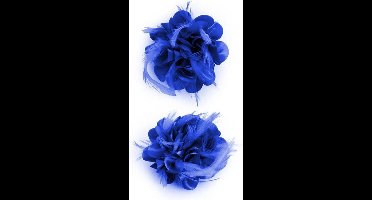 Bloem met veertjes op speld blauw