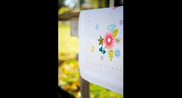 Vervaco - Loper kit - Lentebloemen met vlinders - PN-0175588 - Borduren - Borduurpakket - Borduurpakket volwassenen - Borduurpakket kind