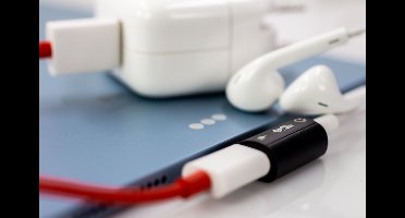 Mic-Lock USB-C Microfoon Blocker met SoundPass en Veilige Oplader 3in1 -' s werelds enige echte anti-afluister hardware die stilte terugstuurt naar het apparaat - Audio toelaat en Veilig oplaad - Zwart