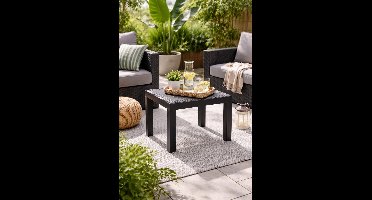 HEM Kunststof Bijzettafel Antraciet 59x46x40 cm – Tuin Tafel – Balkon – Weerbestendig Polypropyleen - Met HEM Schoonmaakdoekje