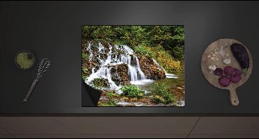Inductieplaat Beschermer - Snelstromend Water over Rotsen in Groen Natuurgebied - 60x52 cm - 2 mm Dik - Inductie Beschermer met zwarte kern