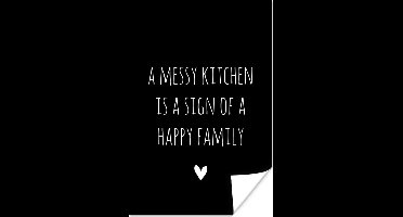 Poster Engelse quote "A messy kitchen is a sign of a happy family" op een zwarte achtergrond - 20x30 cm