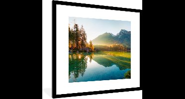 PosterMonkey - Fotolijst - Poster - Meer - Water - Groen - Bergen - Boom - Posterlijst - Frame - 40x40 cm - Muurdecoratie woonkamer - Poster natuur - Foto in lijst - Posterlijst - Kerstversiering - Kerstdecoratie voor binnen - Kerstmis