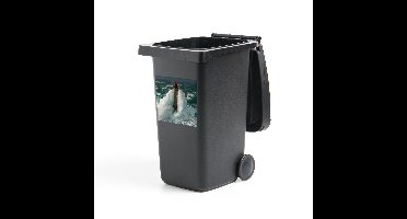 Container sticker Vuurtoren van la Jument - De Franse Vuurtoren van la Jument in een krachtige storm Klikosticker - 40x40 cm - kliko sticker - weerbestendige containersticker