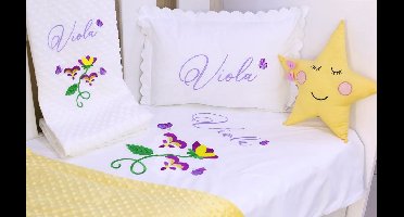 Gepersonaliseerd geborduurd dekbedovertrek met paarse bloem 140x200 cm/Personalized embroidered duvet cover with violet flower 140x200cm